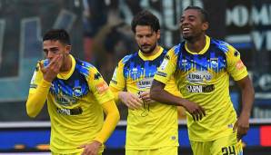 Pescara Calcio lief gegen Benevento mit Schutzmasken auf das Feld.