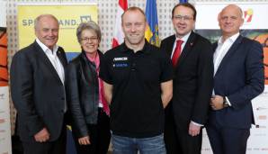 ÖTV-Präsident Robert Groß, Landesrätin Petra Bohuslav, Davis-Cup-Kapitän Stefan Koubek, Bürgermeister Matthias Stadler und Veranstalter Herwig Straka. (v.l.n.r.)