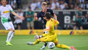 Timo Werner überwindet Sommer mit einem Schuss durch die Beine.