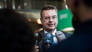 Reinhard Grindel mahnt bei der Entwicklung des eSport-Marktes zur Vorsicht