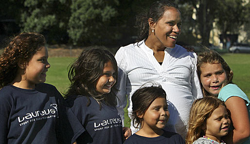 Cathy Freeman besuchte uransässige Kinder bei den Indigenous Games in Australien