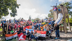 Teilnehmer des Laureus Global Sport for Good Summits besuchen Bewegungsanlage in Sinsheim