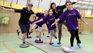 Skisprung-Olympiasieger Thomas Morgenstern und Snowboard-Olympiasiegerin Julia Dujmovits besuchen die Laureus Kids in Wien