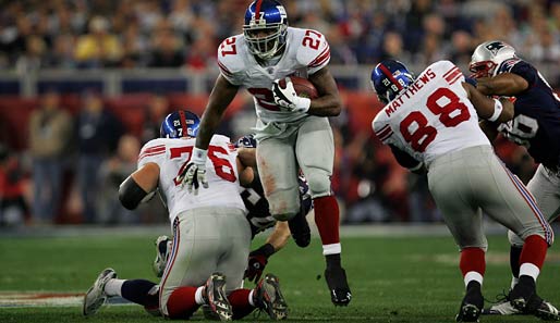 Brandon Jacobs findet eine Lücke in der Pats-Defense