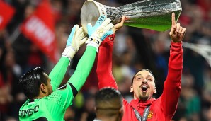 Nach Community Shield und League Cup schnappte sich Ibrahimovic auch den insgesamt 33. Titel seiner Karriere - wenn auch ohne Teilnahme am Finale