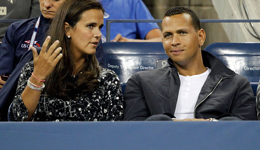 Expertentalk auf den besseren Plätzen: Mary-Joe Fernandez erklärt MLB-Superstar Alex Rodriguez, worauf es beim Tennis ankommt