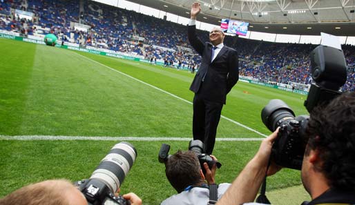 1899 Hoffenheim - VfL Wolfsburg 1:3: Vor dem Spiel winkte Felix Magath noch lächelnd ins Publikum