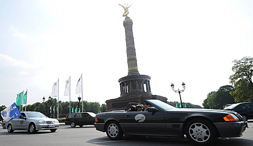 Die Mercedes-Benz Sternfahrt zum DFB-Pokalfinale 2011 in Berlin