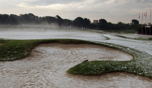 Neil Armstrong lässt grüßen! Der Golfkurs in Barcelona ähnelt derzeit eher einer Mondlandschaft. In diesem Sinne: Ein kleiner Schlag für mich...