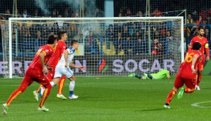 ...und traf Russlands Keeper Igor Akinfeev direkt im Nacken