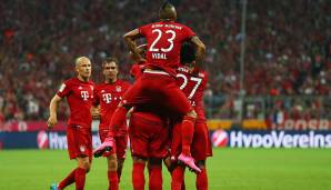 14.08.2015: Beim Eröffnungsspiel feierten Arturo Vidal und Douglas Costa einen Einstand nach Maß.