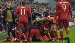 Zurück zum klassischen Jubel: Torschütze Kingsley Coman dürfte irgendwo unter diesem roten Haufen liegen