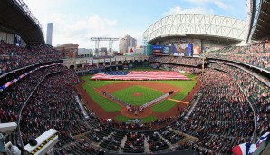 Minute Maid Park in Houston: Das Stadion der Astros hat neben dem verschließbaren Dach eine Eisenbahn entlang der Left-Field-Linie. Sie erinnert an die alte U-Bahn-Station unterhalb des Ballparks