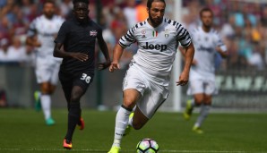 Neuer Klub, neue Kleider, neuer... Bauch. 90 Millionen hat Juventus für Gonzalo Higuain hingeblättert, dafür gab's nicht nur einen brutalen Stürmer - sondern auch ein ordentliches Bäuchlein