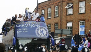 Als wäre es die leichteste aller Übungen, wiederholen die Blues ein Jahr später den Meistercoup. Lampard und Konsorten dürfen sich Back-to-Back-Champions nennen