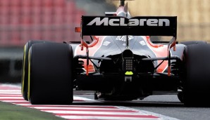 McLaren fehlt Power. Und Verlässlichkeit. Bis zum Ende der Saison 2017 läuft der Vertrag mit Honda. Steigt die Zuverlässigkeit nicht rapide, stehen die Zeichen auf Trennung. Wie gut das eigene Chassis ist, kann in Woking aktuell niemand sagen