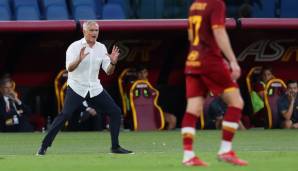 Conference League? Da war doch was. Nachdem Mourinho sich dort im vergangenen Jahr mit der Roma bis auf die Knochen blamiert hatte - beim norwegischen Klub Bodö/Glimt setzte es ein 1:6 -, ging Mou mit seiner eingesetzten B-Elf hart ins Gericht.