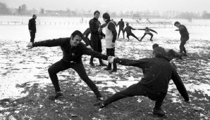 Platz 8: August "Gustl" Starek (1967 - 1972 für Nürnberg und Bayern): "Schwarzer Gustl" genannt, standen Stareks Erfolge stets im Schatten seiner Eskapaden. Nach seinem Wechsel zurück zu Rapid "lüftete" er z. B. nach Schmährufen der Fans seine Hose