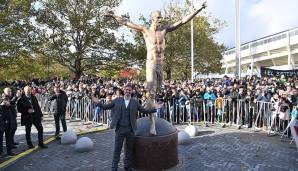 Im Oktober 2019 hat Zlatan Ibrahimovic eine Staue in seiner Heimatstadt Malmö erhalten. Und Ibra? Der gab allen Schülern mal so einfach frei: "Zlatan gibt allen Jugendlichen der Schulen in Malmö frei, um an der Zeremonie teilzunehmen."