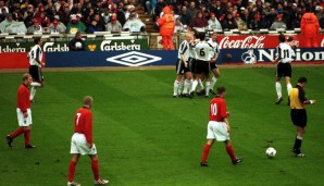 Wenige Wochen nach dem EM-Desaster kam es in der WM-Quali zum erneuten Duell. Im Abschlussspiel vom alten Wembley-Stadion besorgte Didi Hamann den 1:0-Siegtreffer