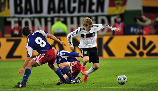 Das Spiel wird mühelos mit 4:0 gewonnen. Jung-Nationalspieler Marko Marin treibt sein Unwesen in der Abwehr des Underdogs