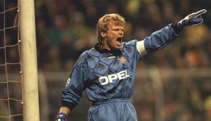 Oliver Kahn hingegen kann zufrieden sein. Er hält seinen Kasten gegen die Borussia sauber