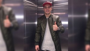 Der Fahrstuhl, natürliches Habitat der Fußballer mit Style. Auch Granit Xhaka fühlt sich dank Oversize-Bomberjacke pudelwohl