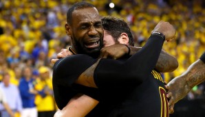 Doch 2016, 52 Jahre nach dem letzten großen Sport-Titel der Stadt Cleveland, führte LeBron seine Cavs zur NBA Championship. Anschließend überwältigten ihn die Emotionen