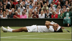 Im Finale trifft er wie im Jahr zuvor auf Andy Roddick. Diesmal gewinnt er glatt in drei Sätzen