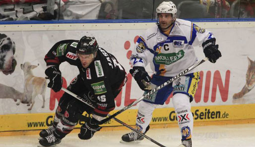 Münchens Top-Verteidiger Stephane Julien (r.) trifft in den Pre-Playoffs auf seinen Ex-Klub aus Köln