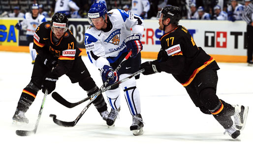 Christoph Ullmann (l.) steuerte beim 4:2-Sieg des DEB-Teams einen Treffer bei