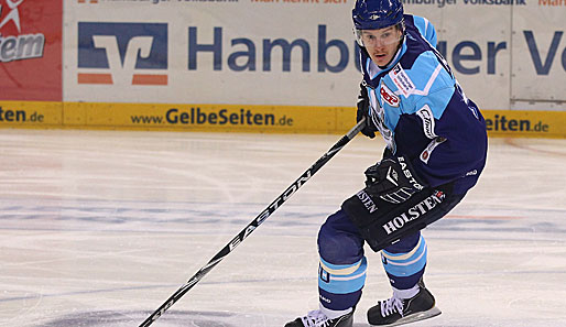 Stürmer Jerome Flaake bleibt den Hamburg Freezers weiterhin erhalten