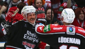 Geschafft: John Tripp und die Haie sind im Halbfinale