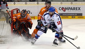 Alex Foster (vorne) spielte zuvor bei den Adler Mannheim