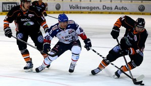 Jonathan Rheault erzielt in der Verlängerung den Siegtreffer für die Adler Mannheim