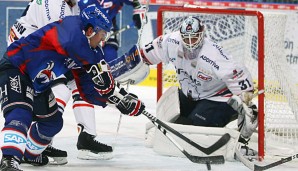 Nastiuk stand schon zwischen 2010 und 2012 im Tor der Eisbären