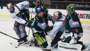 Daryl Boyle von den EHC RB München hat sich am Oberkörper verletzt