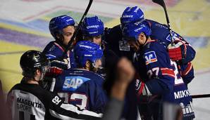 Die Adler Mannheim feiern ihren 7. Meistertitel.