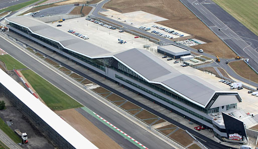 Silverstone wartet 2011 mit neuer Boxenanlage und neuer Start-Zielgeraden auf