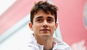 Charles Leclerc im Fahrerlager nach den Testfahrten in Barcelona.