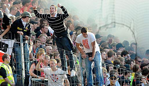 Nicht immer feiern die Fans friedlich ihre Vereine