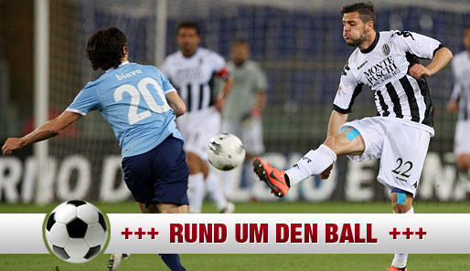 Mattia Destro (r.) soll dem VfL Wolfsburg 15 Millionen Euro wert sein