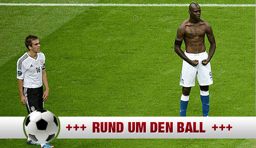 Mario Balotelli (r.) zeigt, was er zu bieten hat. Außerdem mag er kein Mädchenfußball