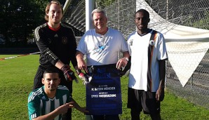 Bereit: Die Wacker-Spieler um Trainer Bernd Klemm freuen sich auf den FC Bayern