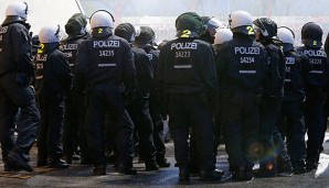 13 Polizisten wurden bei Ausschreitungen verletzt