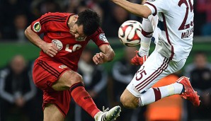 Emir Spahic (l.) muss Leverkusen anscheinend verlassen