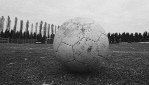 Ein Kreisliga-Spiel starb nach einem Sturz auf einem Ascheplatz