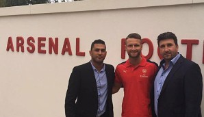 Mustafi-Vater Kujtim und Dr. Erkut Sögüt fädelten den Transfer des Verteidigers ein