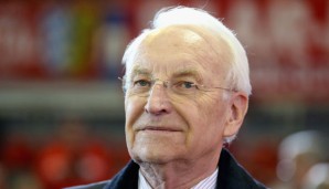 Edmund Stoiber verteidigt die zunehmende Kommerzialisierung