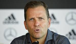 Oliver Bierhoff auf einer Pressekonferenz des DFBs